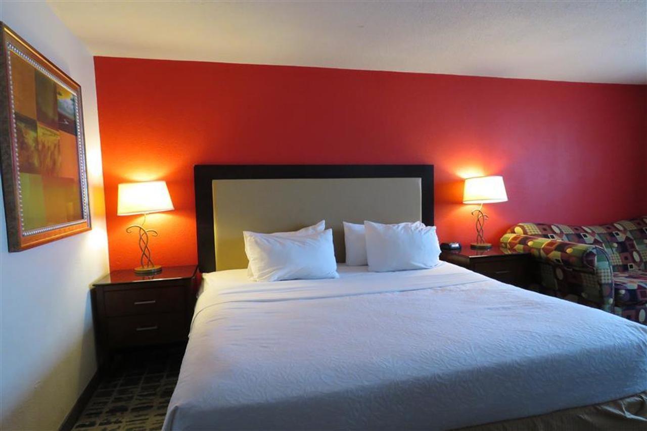 Baymont By Wyndham Ferndale/Royal Oak Hotel Ngoại thất bức ảnh