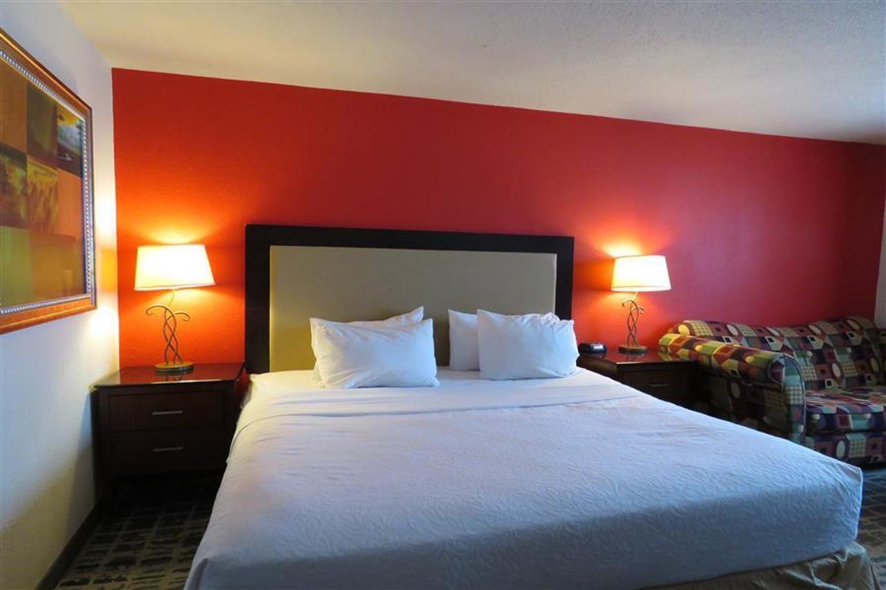 Baymont By Wyndham Ferndale/Royal Oak Hotel Ngoại thất bức ảnh